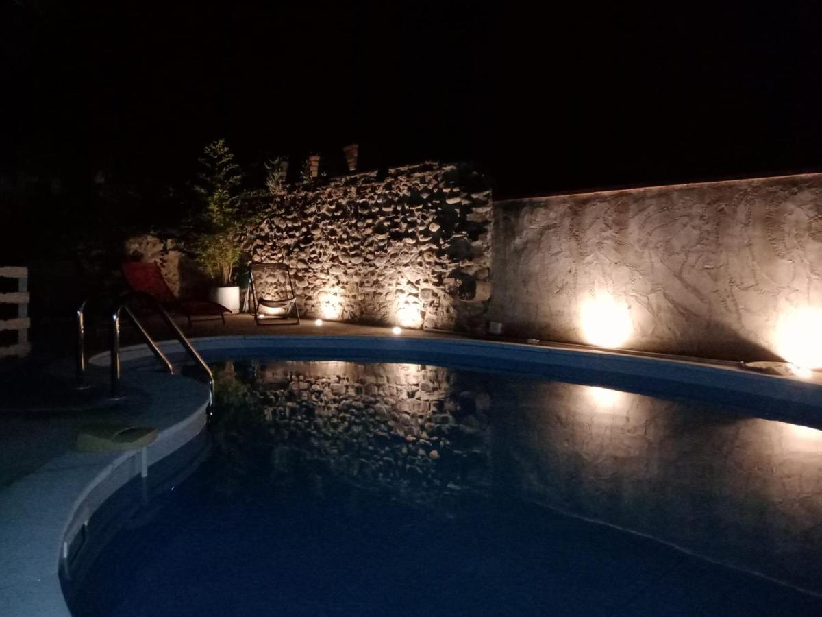 BELLE MAISON DE CARACTERE DE VILLAGE et STUDIO PISCINE Privée 9 PERS Millas Extérieur photo